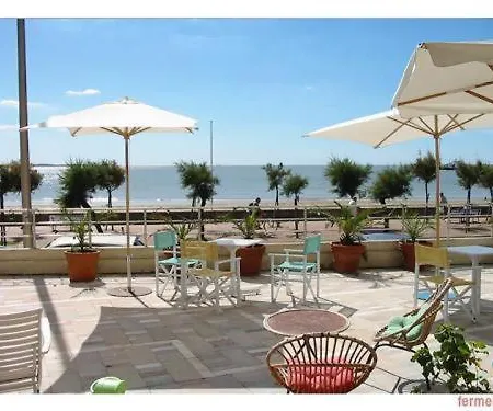 Hotel Le Trident Thyrsé