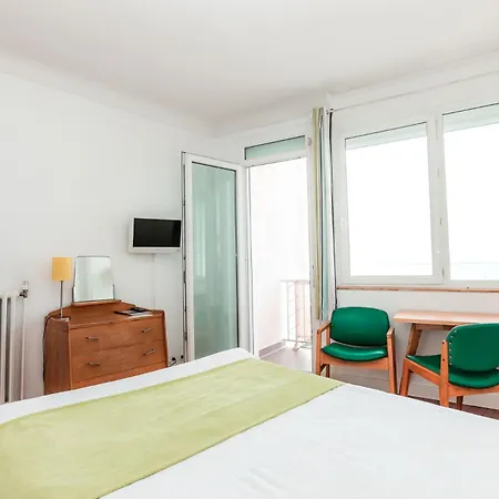 Otel Le Trident Thyrse